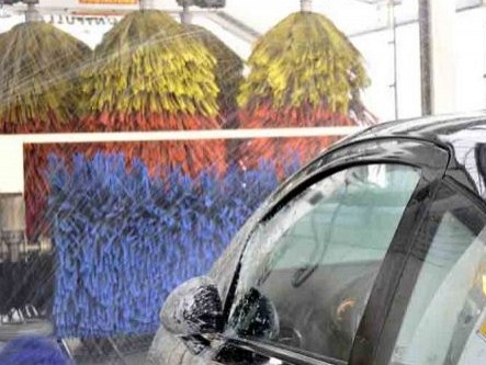 Reobert el túnel de rentat automàtic de cotxes de Montfullà