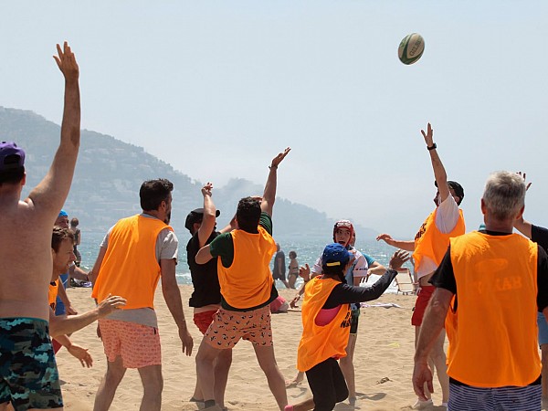 Rugby en la playa en colaboración con el GEiEG