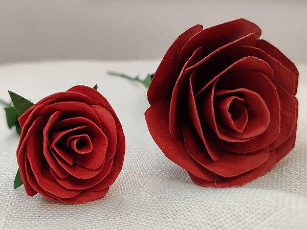 Des roses faites à la main avec une valeur sociale